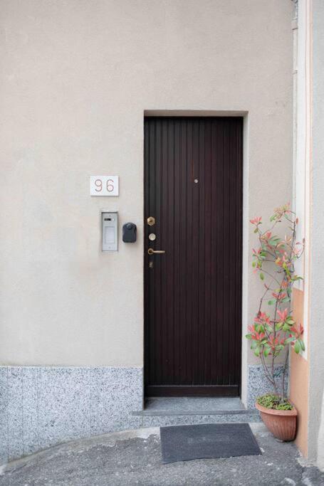 Vista Lago-Appartamento Funzionale Con Vista فاريسّي المظهر الخارجي الصورة
